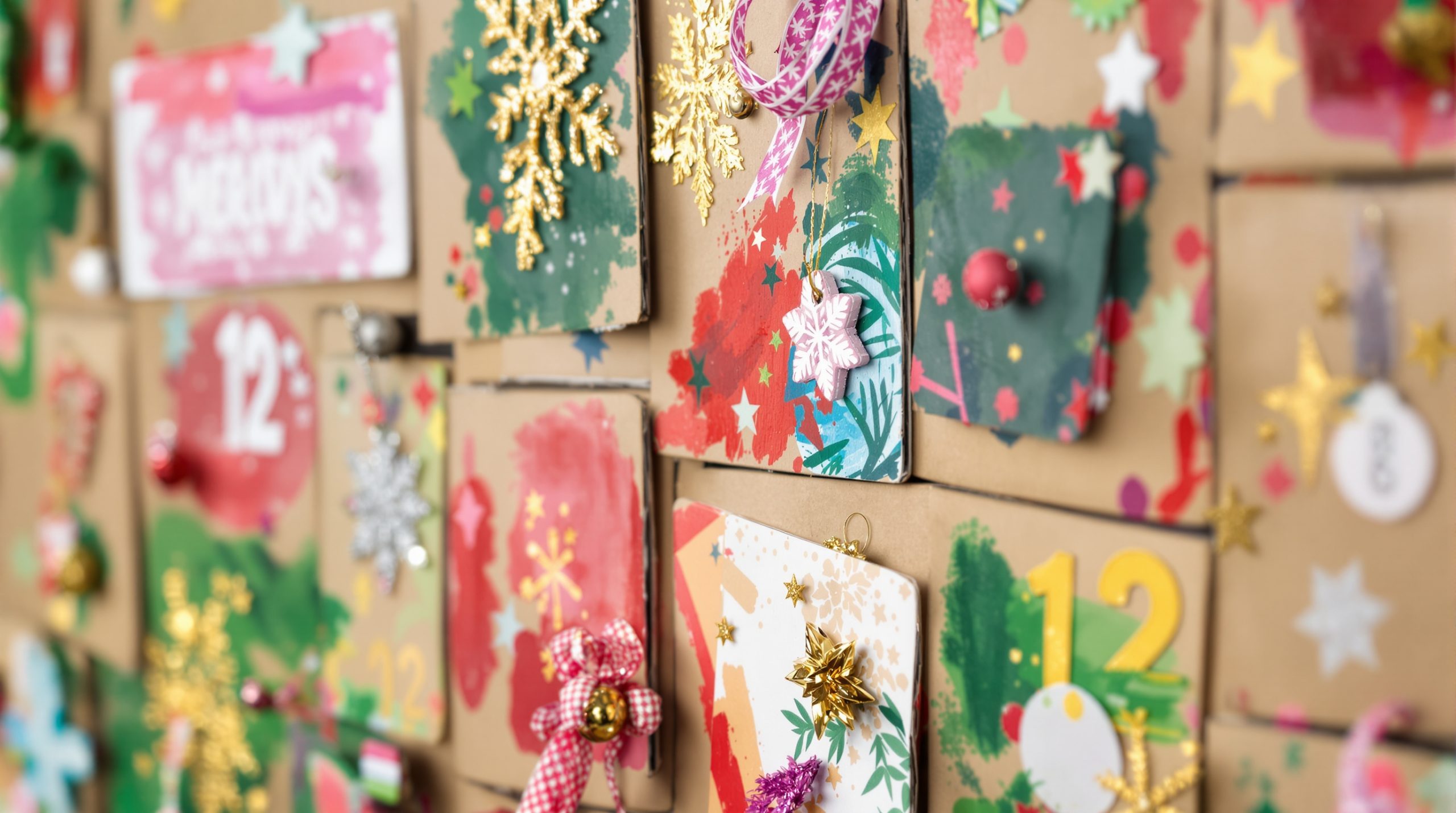 découvrez comment fabriquer facilement un calendrier de l'avent en carton grâce à notre guide créatif. suivez nos étapes simples pour réaliser un calendrier personnalisé et original, parfait pour attendre noël !